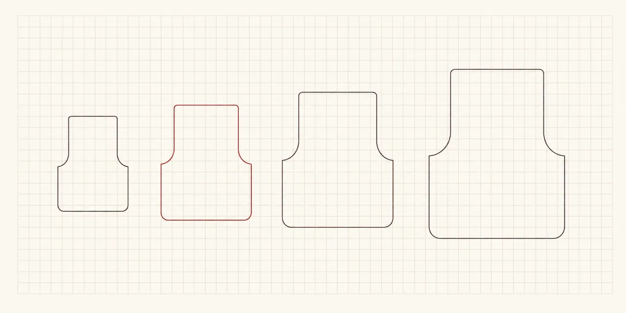 Quatre gabarits de même forme et de tailles croissantes sur papier millimétré, le deuxième tracé en rouge